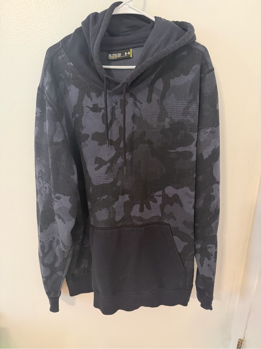 Under Armour Men's Black & Gray Camo Pullover Hoodie